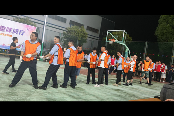 奇亿金属趣味运动会拔河比赛现场特写