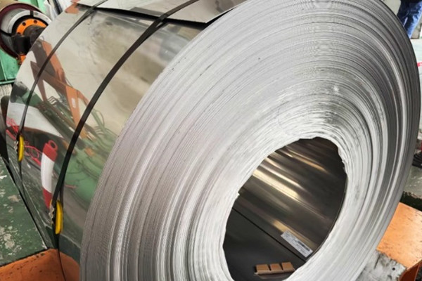 冷轧不锈钢卷带实拍照片2