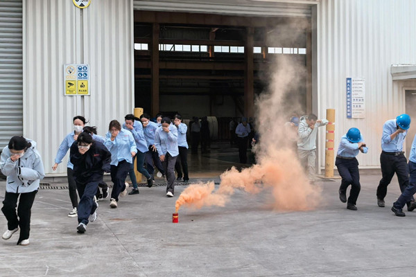 实战练兵！公司组织员工开展消防实操演练